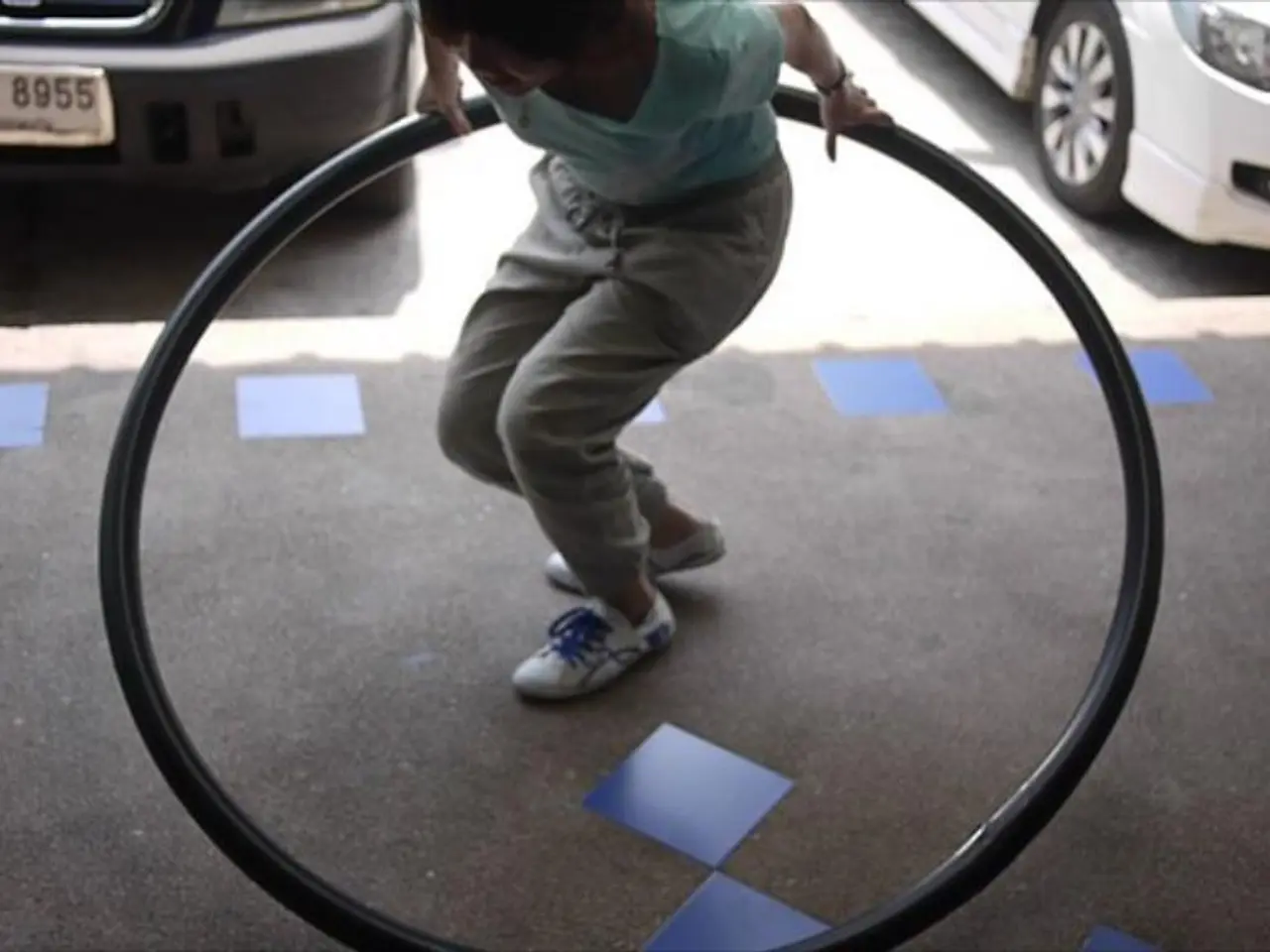 Debating weight loss methods: Is commuting by e-bike more effective than walking to work?