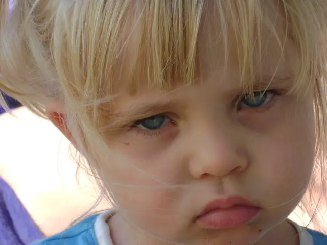 Navigating Life with a Bipolar Parent: Guiding Strategies and Sustained Compassion