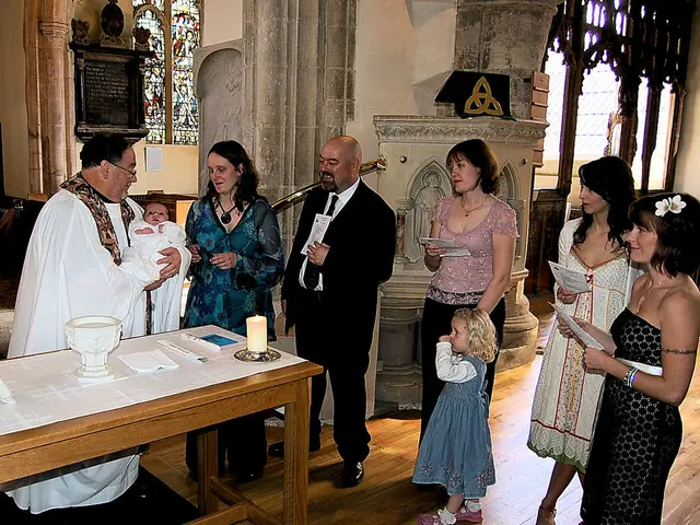 Supports shared maternity leave for females by the name Hubig