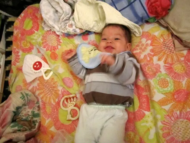 Guidelines for Balancing a Baby: Techniques, Stages, and Notable Developmental Markers