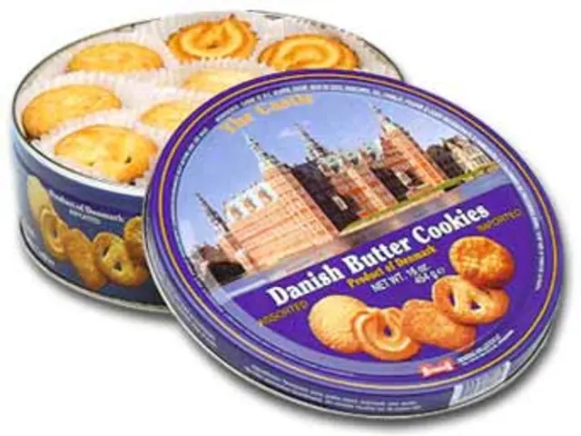 Randomness Unleashed: The Role of Chaos in Boosting Innovative Thinking Solutions