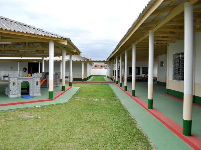 Aquatic Refugee Accommodation Units in Crisis Situations