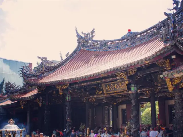 Japan experiences a population decline of approximately 900,000 individuals