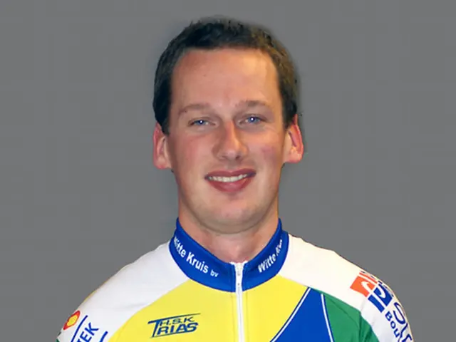 Football player Münster, who has been terminated from his position, faces charges and offers a...