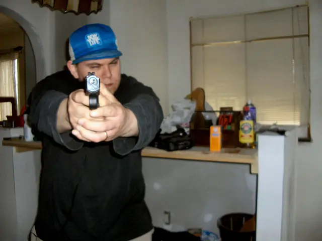 "Agerasied Elderly Man in Ibiza with a Revolver: Negotiations with Civil Guard Result in Suicide...