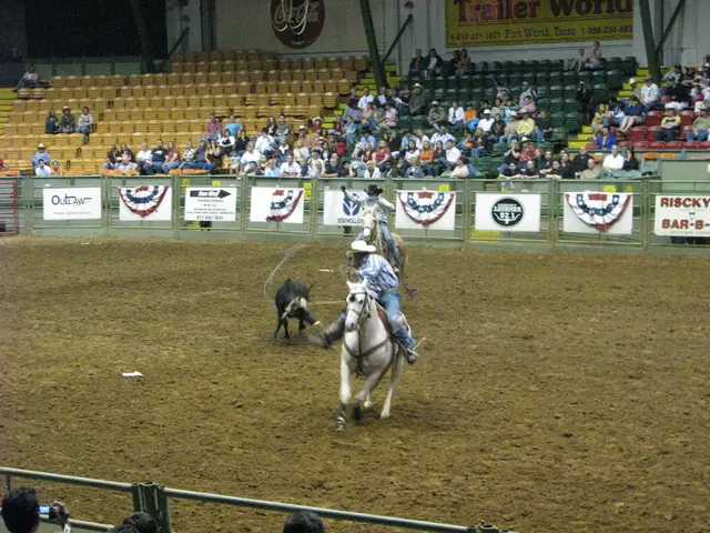 "Sunday Event: "Mixes-se na Marginal" on the road between Cascais and Lisbon, resulting in traffic...